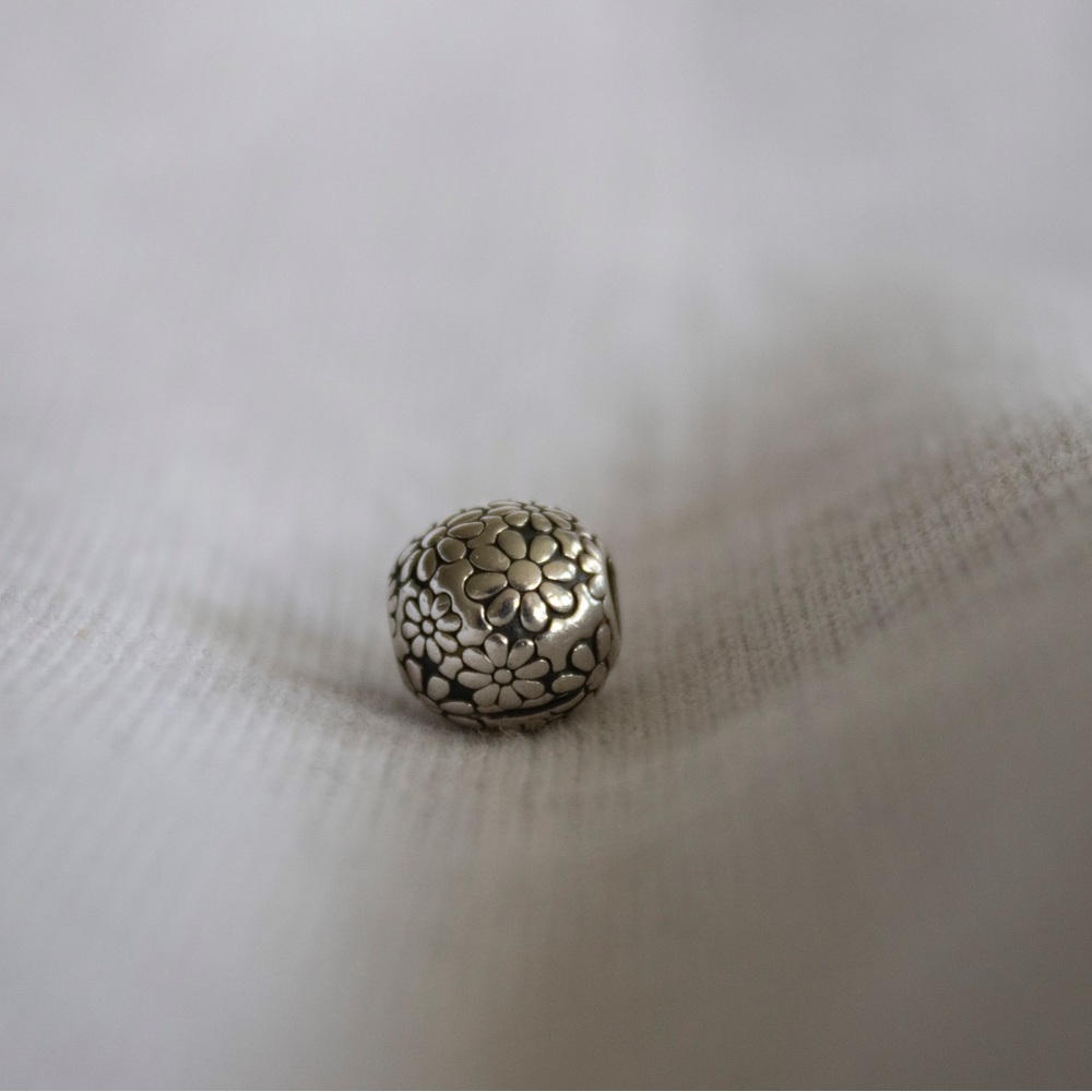 Authentic Pandora Retired 925 Sterling Silver Lazy Daisy Clip Charm